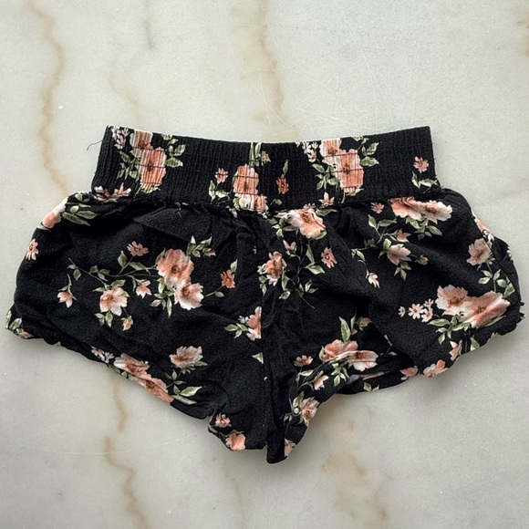 Black Floral Print Shorts - Picture 3 of 4
